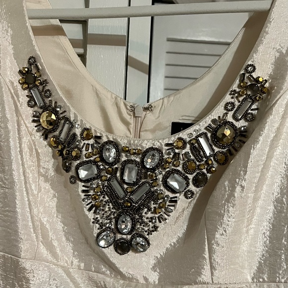 Beautiful dress rayon/nylon/polyester material by Laundry - Picture 2 of 5